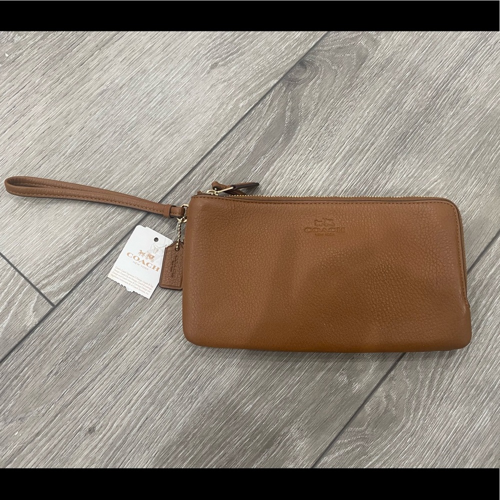 Brown Coach Wallet/hand Purse (NEW WITH TAG)